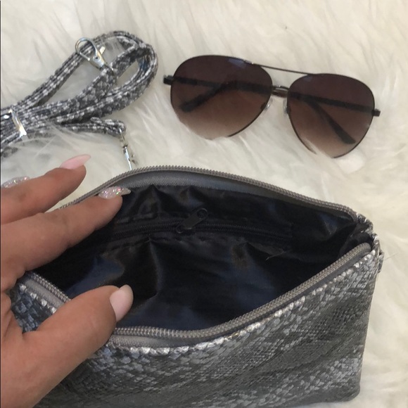 BLACK SNAKE SKIN CROSSBODY OR CLUTCH - Picture 7 of 7